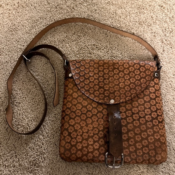 Beautiful Vintage Leather Saddle Purse With Flower design - Picture 4 of 9